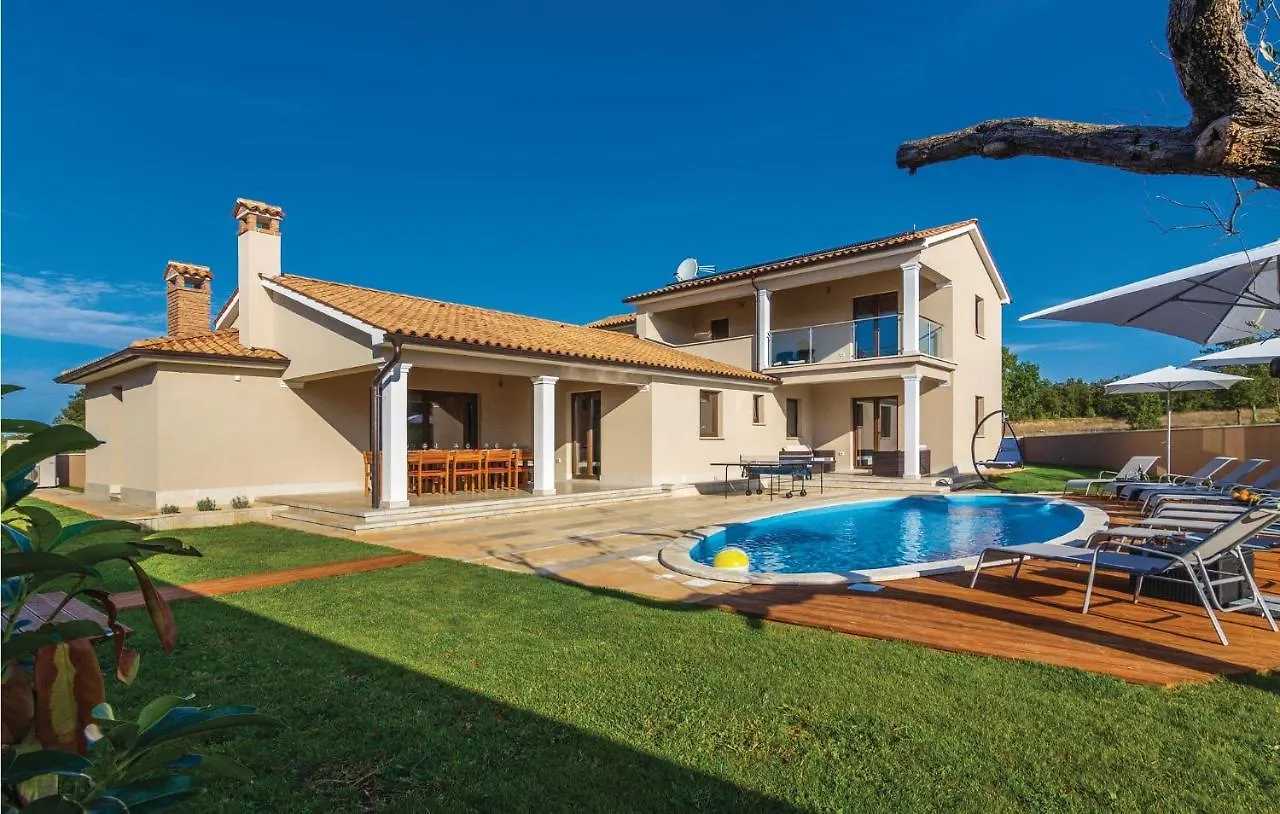 Lovely Home In Bibici With Jacuzzi