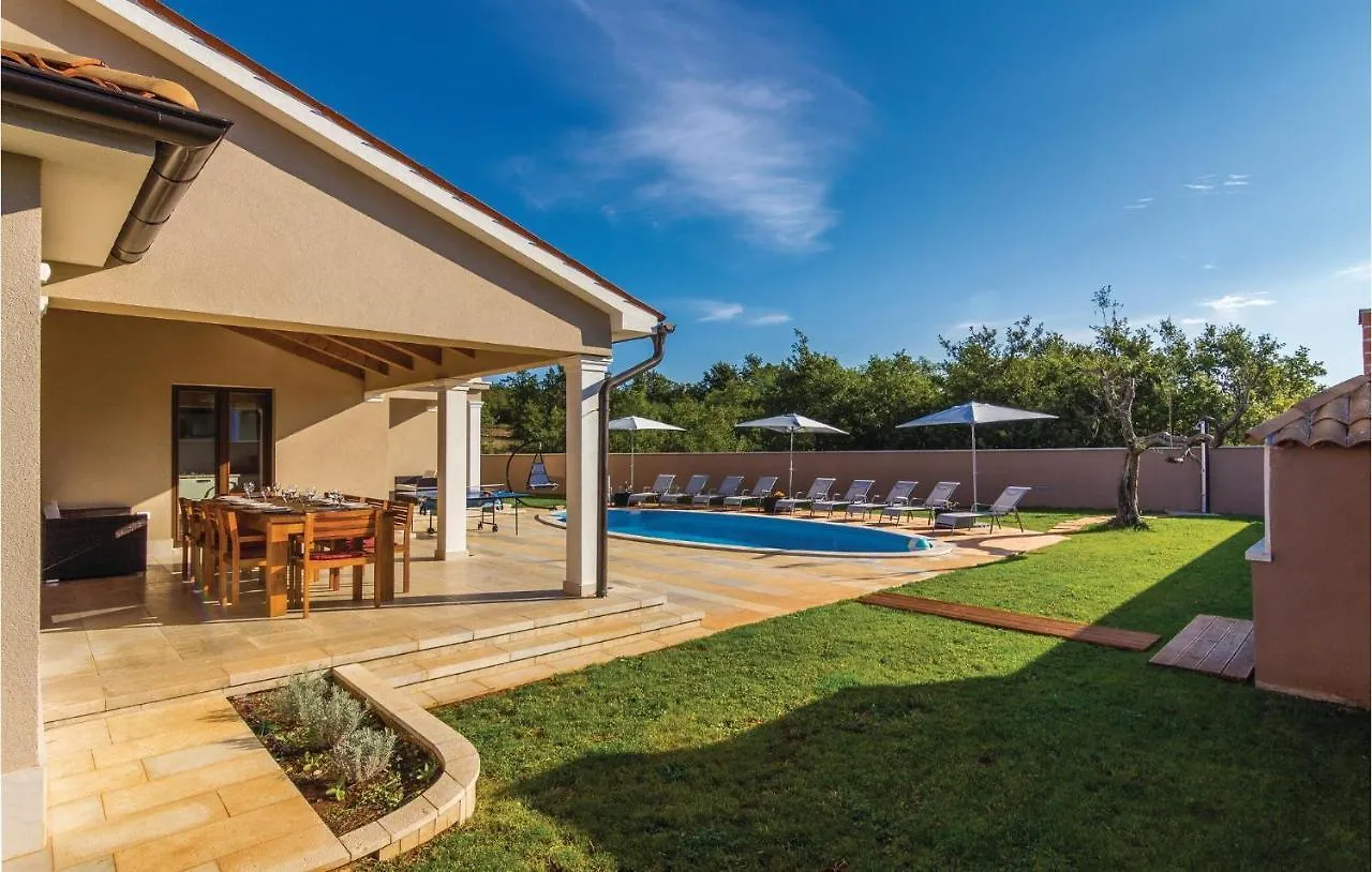 Holiday home Lovely Home In Bibici With Jacuzzi