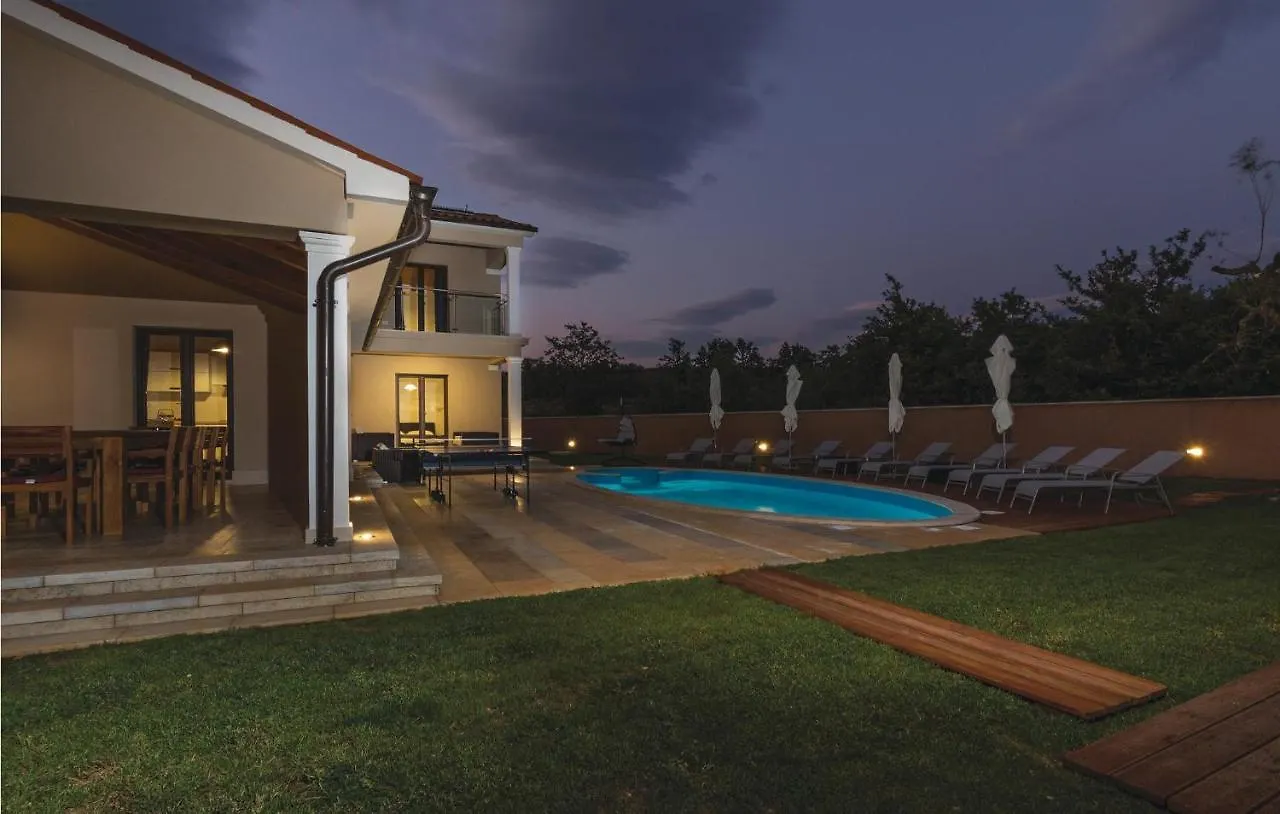 Lovely Home In Bibici With Jacuzzi Holiday home