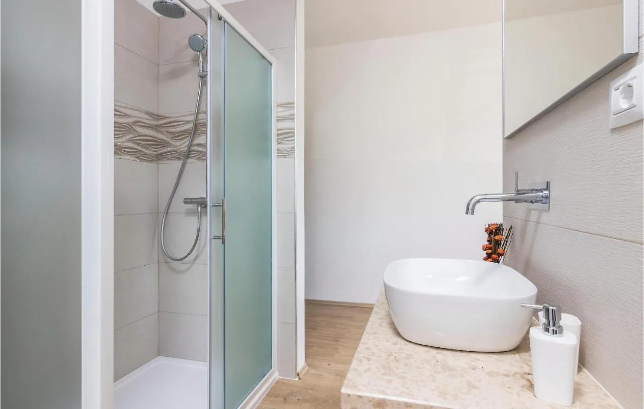 Lovely Home In Bibici With Jacuzzi Holiday home