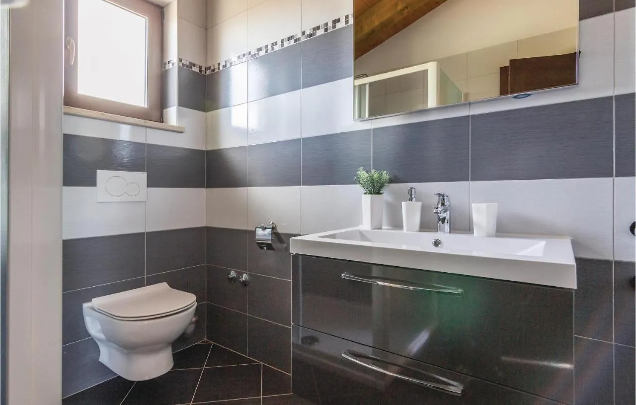Lovely Home In Bibici With Jacuzzi Holiday home