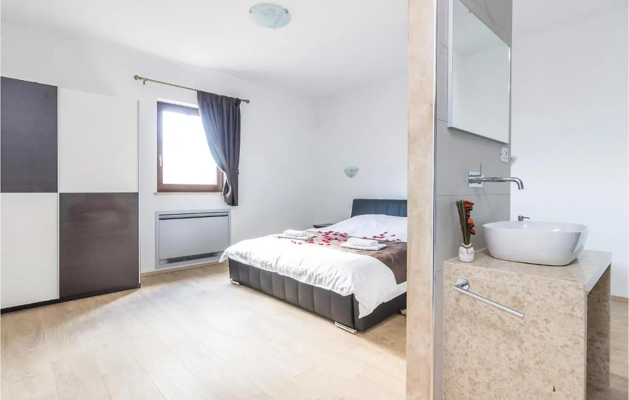 Holiday home Lovely Home In Bibici With Jacuzzi