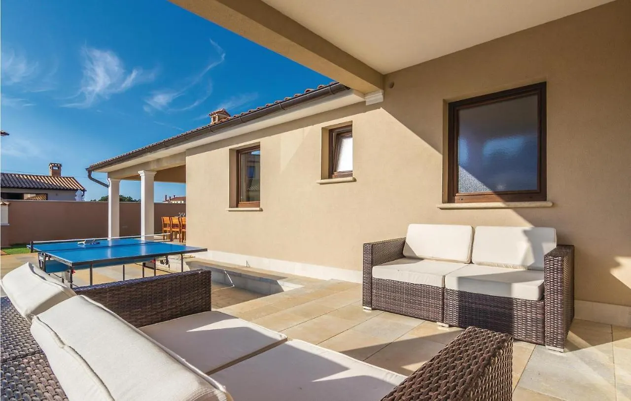 Lovely Home In Bibici With Jacuzzi Holiday home