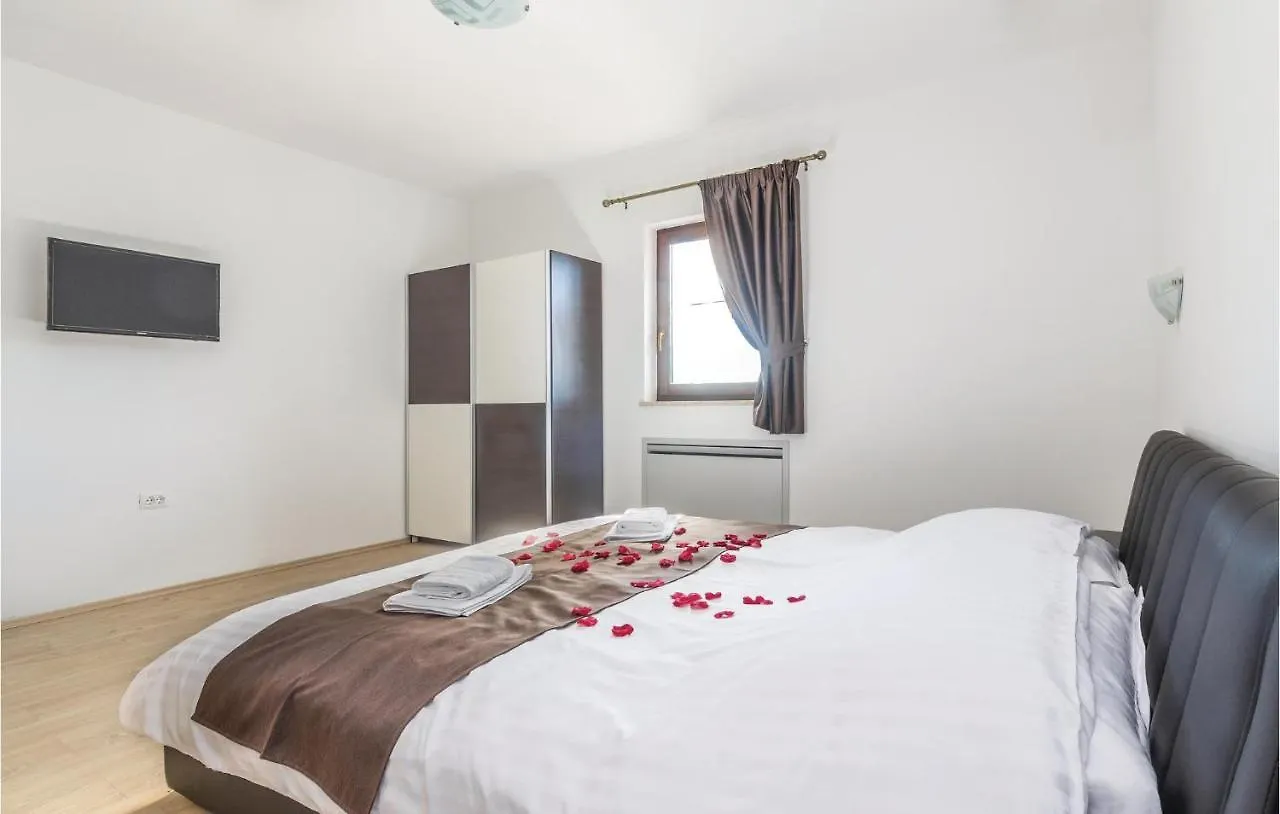 Lovely Home In Bibici With Jacuzzi Croatia
