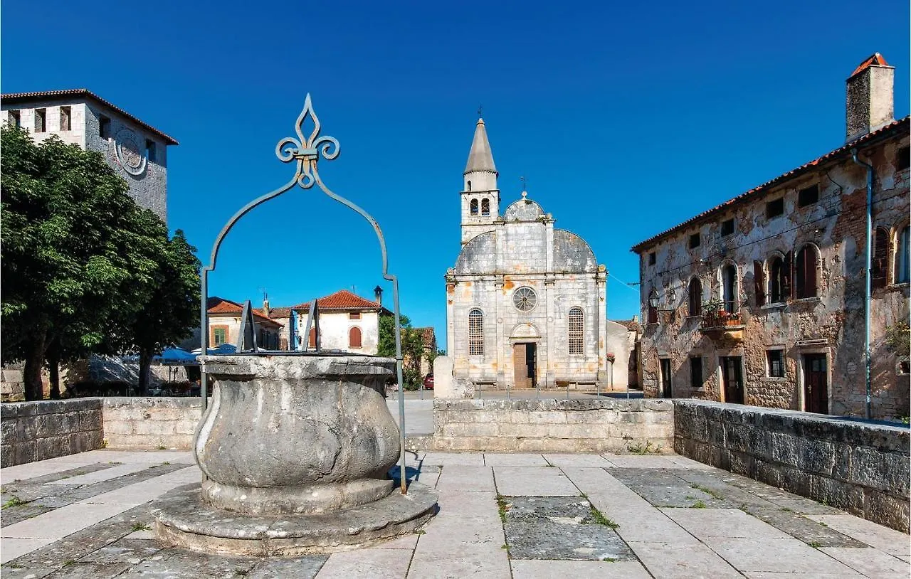Lovely Home In Bibici With Jacuzzi Holiday home