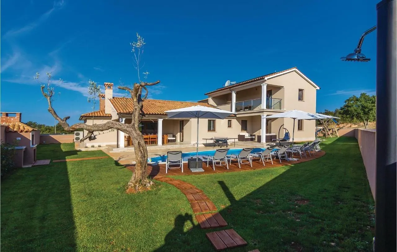 Lovely Home In Bibici With Jacuzzi Hébergement de vacances