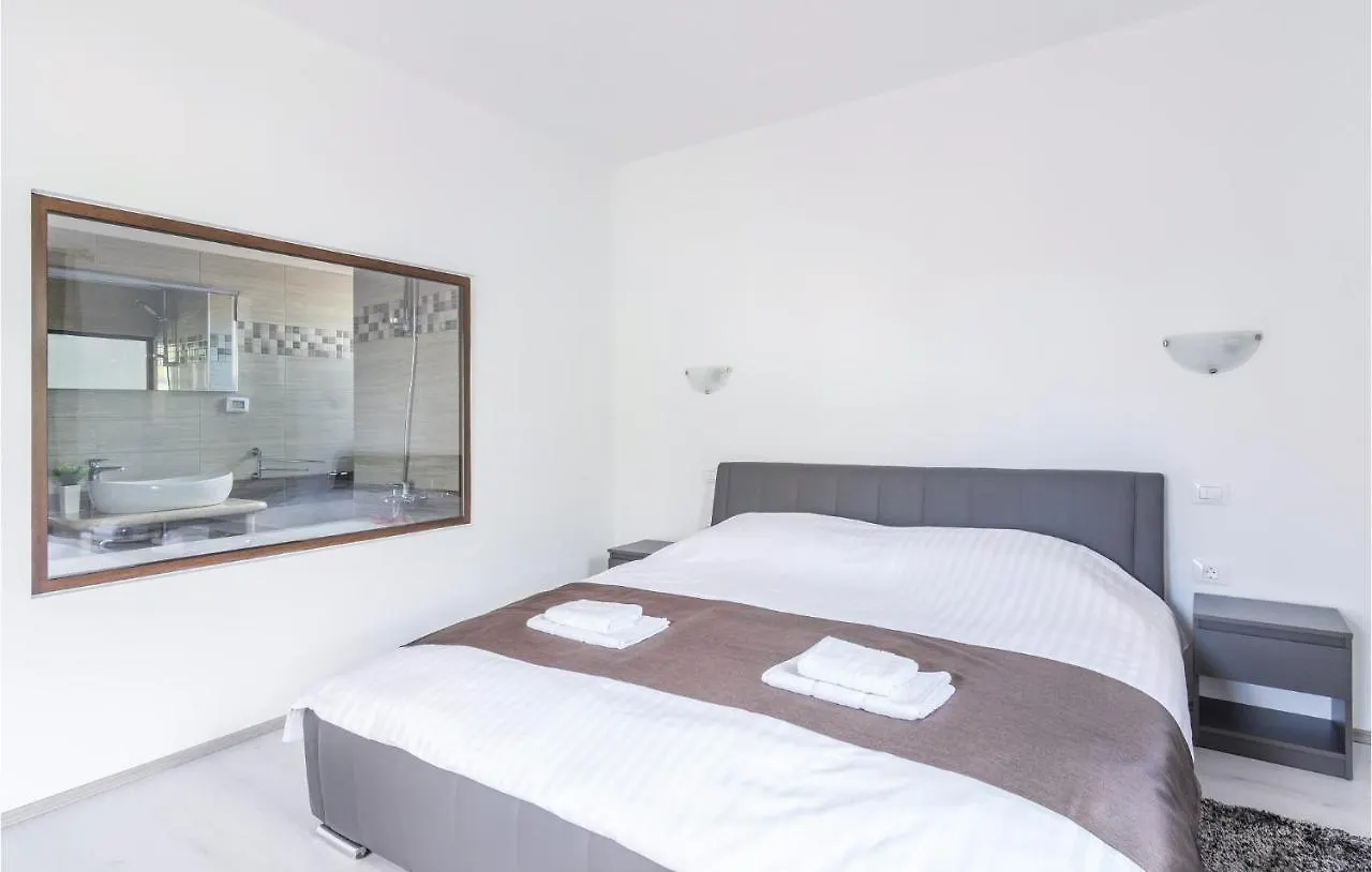 Lovely Home In Bibici With Jacuzzi