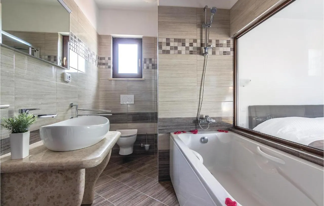 Holiday home Lovely Home In Bibici With Jacuzzi